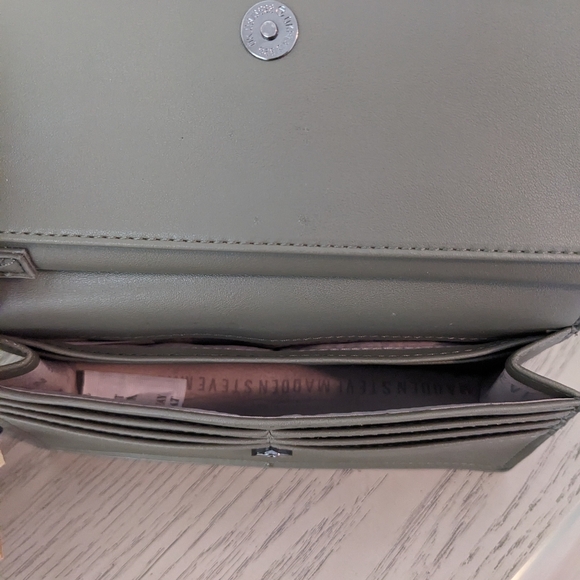 STEVE MADDEN WRISTLET - Picture 6 of 6